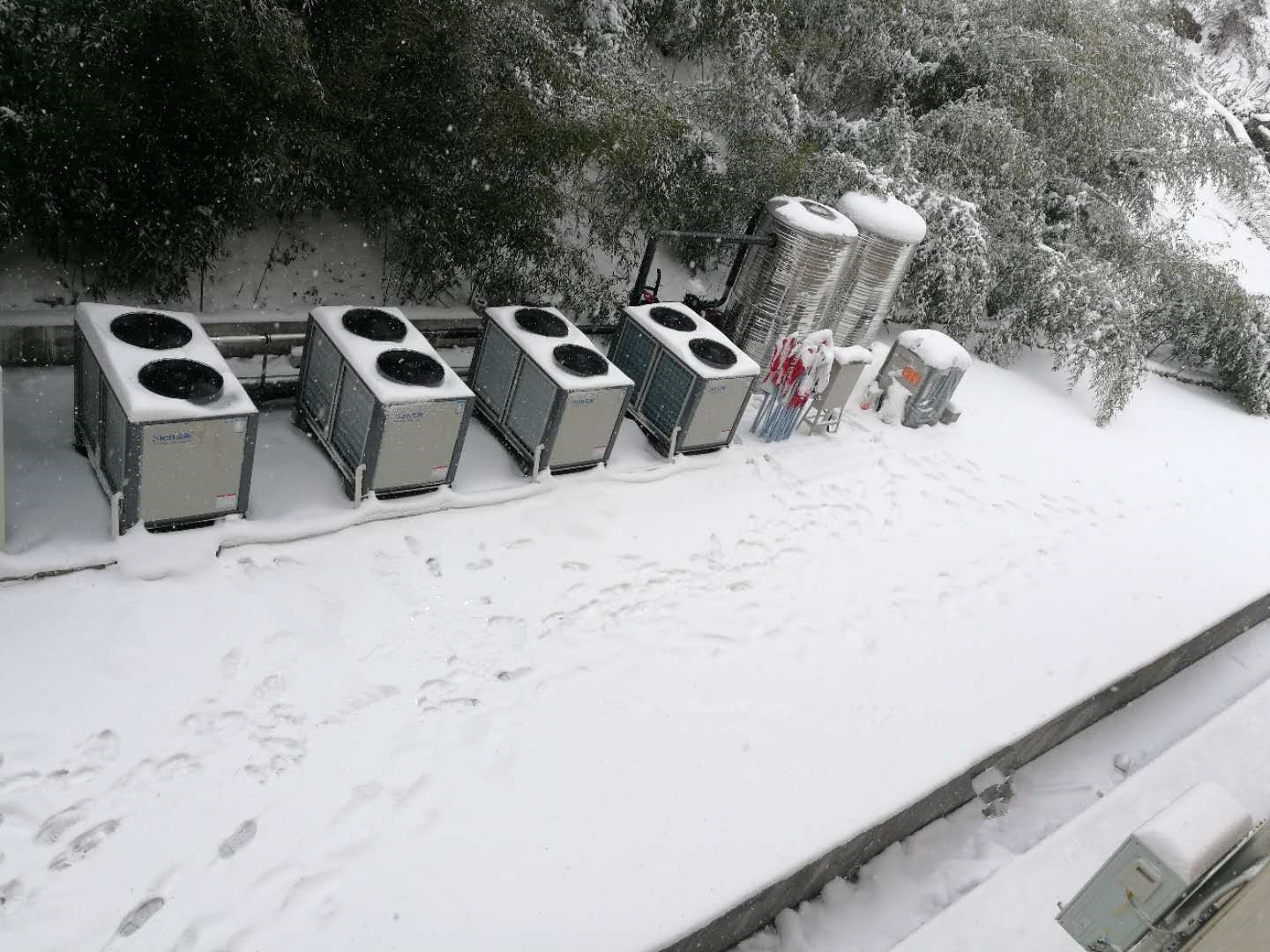 空气能风盘与地暖管是否单独跑管